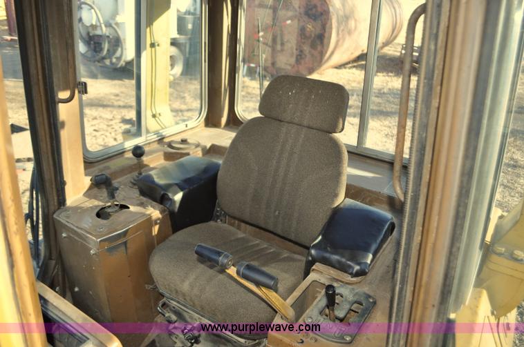 image for item F2265 1992 Caterpillar D4H Series II LGP dozer