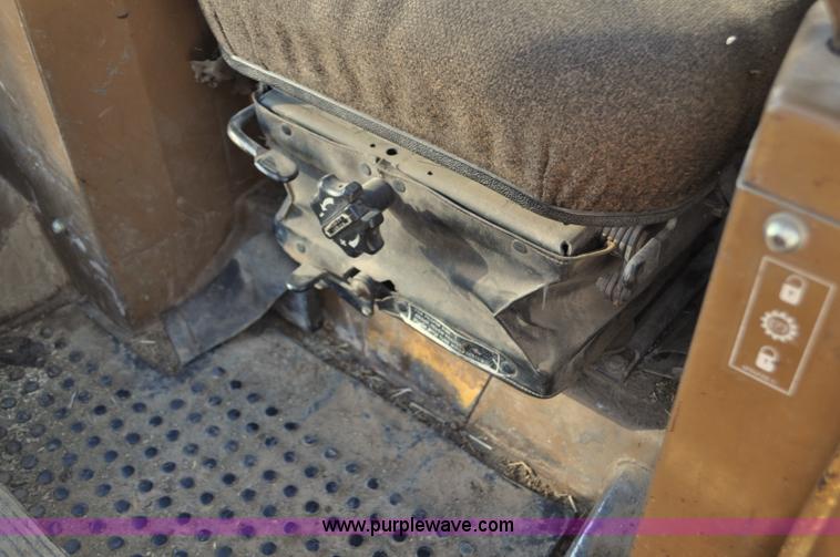 image for item F2265 1992 Caterpillar D4H Series II LGP dozer