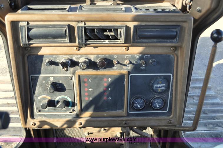 image for item F2265 1992 Caterpillar D4H Series II LGP dozer