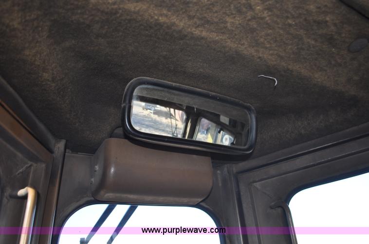 image for item F2265 1992 Caterpillar D4H Series II LGP dozer