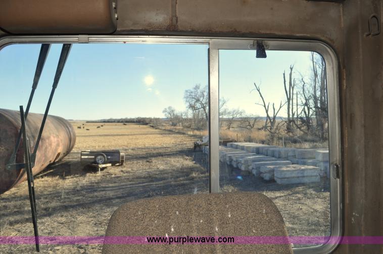 image for item F2265 1992 Caterpillar D4H Series II LGP dozer