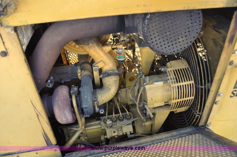 image for item F2265 1992 Caterpillar D4H Series II LGP dozer