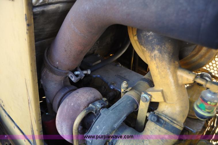 image for item F2265 1992 Caterpillar D4H Series II LGP dozer