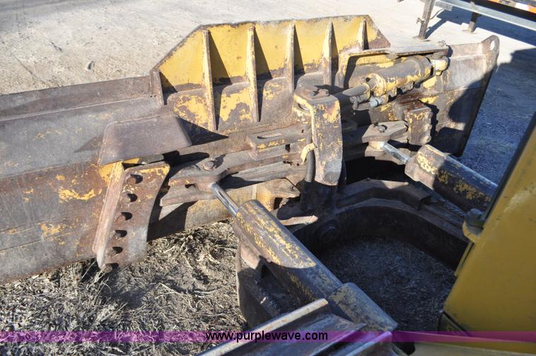 image for item F2265 1992 Caterpillar D4H Series II LGP dozer
