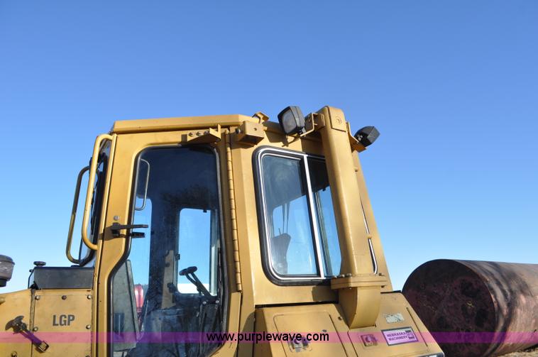 image for item F2265 1992 Caterpillar D4H Series II LGP dozer