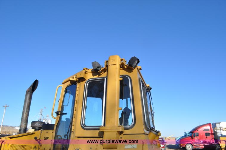 image for item F2265 1992 Caterpillar D4H Series II LGP dozer