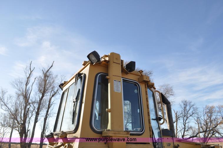 image for item F2265 1992 Caterpillar D4H Series II LGP dozer