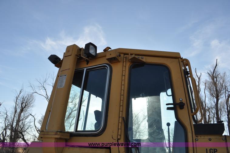 image for item F2265 1992 Caterpillar D4H Series II LGP dozer