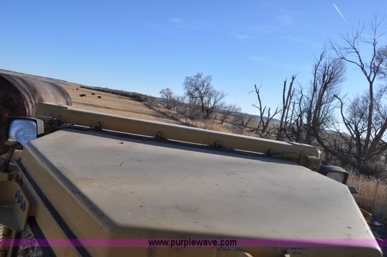 image for item F2265 1992 Caterpillar D4H Series II LGP dozer