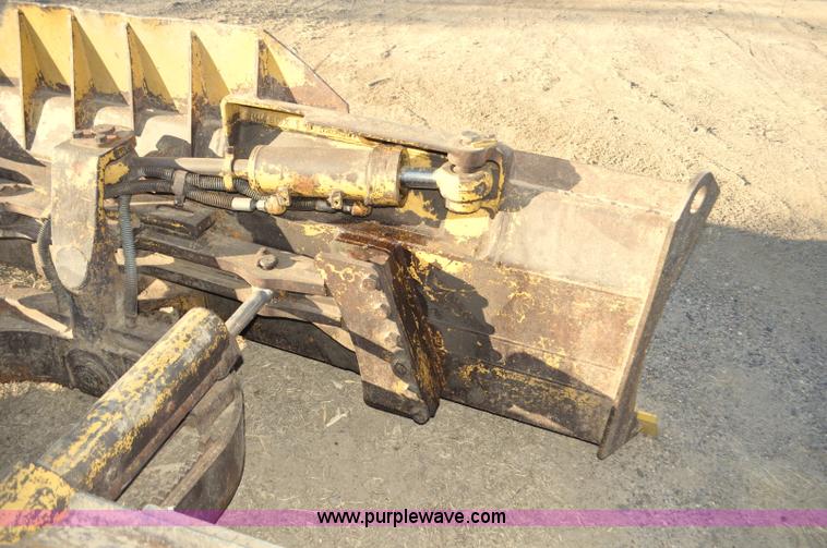 image for item F2265 1992 Caterpillar D4H Series II LGP dozer