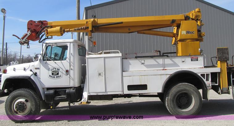image for item F8974 1988 International 1854 digger derrick truck