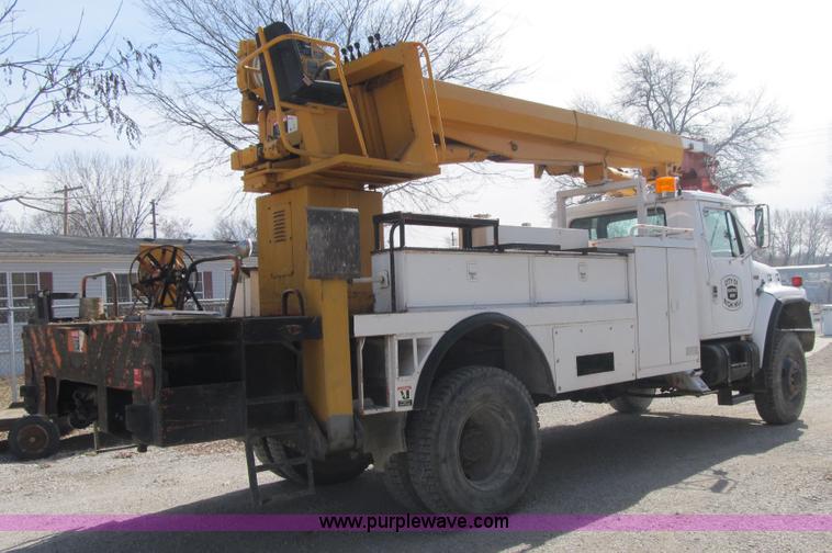image for item F8974 1988 International 1854 digger derrick truck