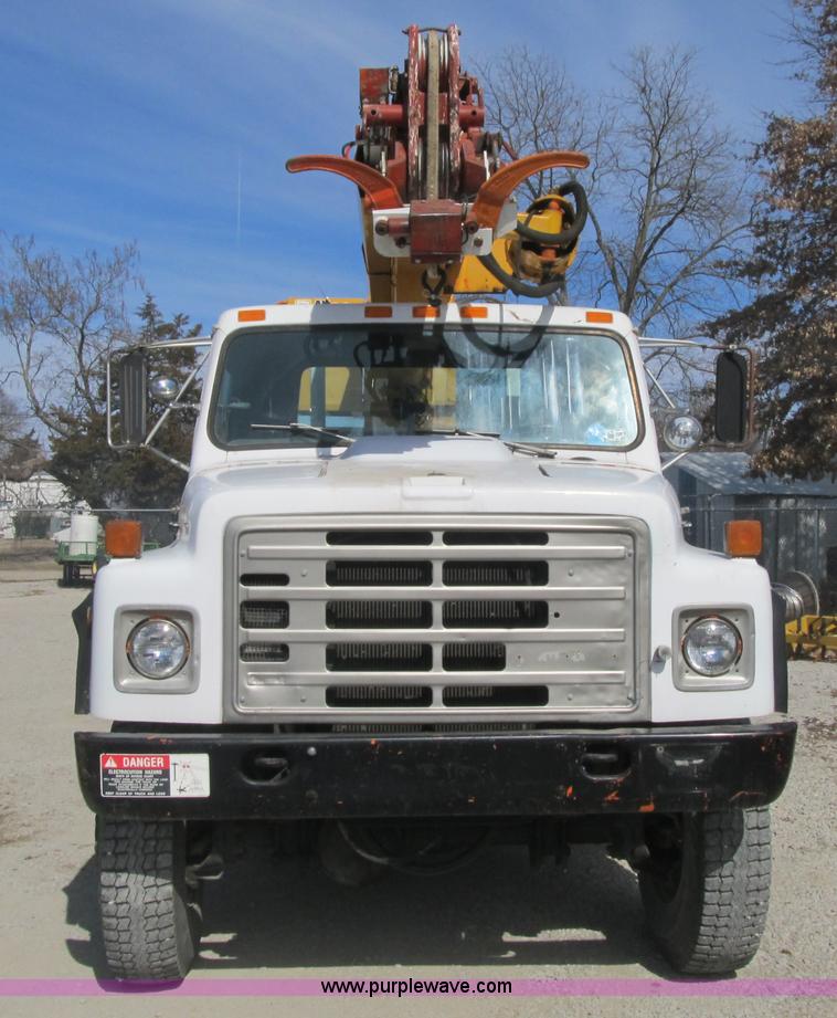 image for item F8974 1988 International 1854 digger derrick truck
