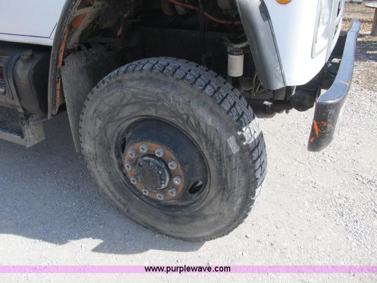 image for item F8974 1988 International 1854 digger derrick truck