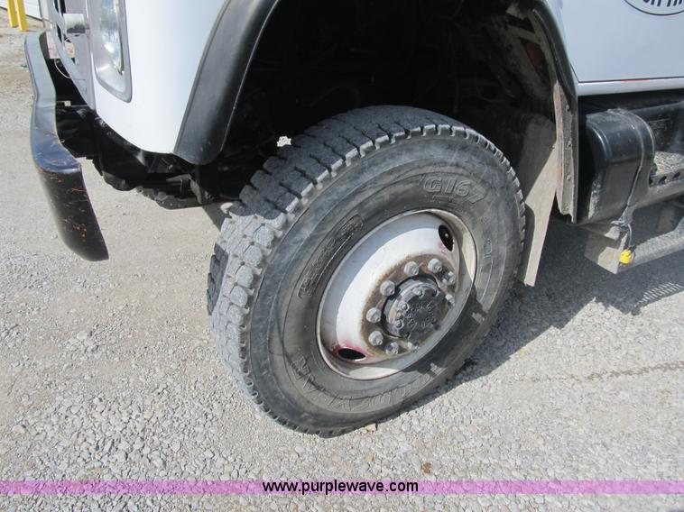 image for item F8974 1988 International 1854 digger derrick truck