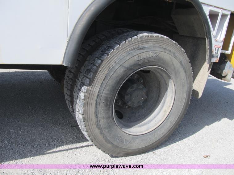 image for item F8974 1988 International 1854 digger derrick truck