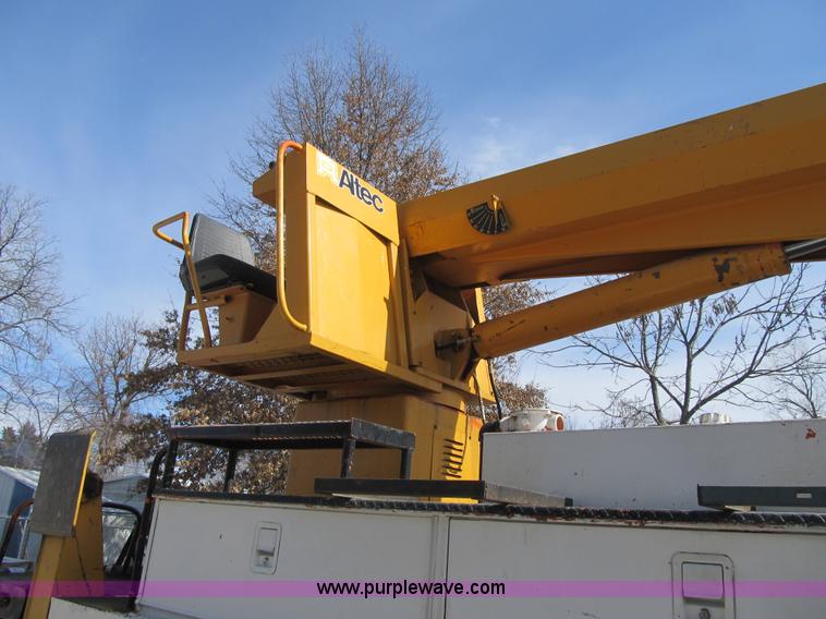 image for item F8974 1988 International 1854 digger derrick truck