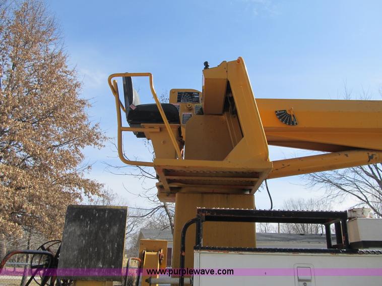 image for item F8974 1988 International 1854 digger derrick truck