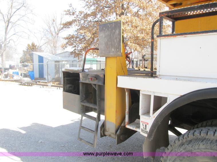 image for item F8974 1988 International 1854 digger derrick truck