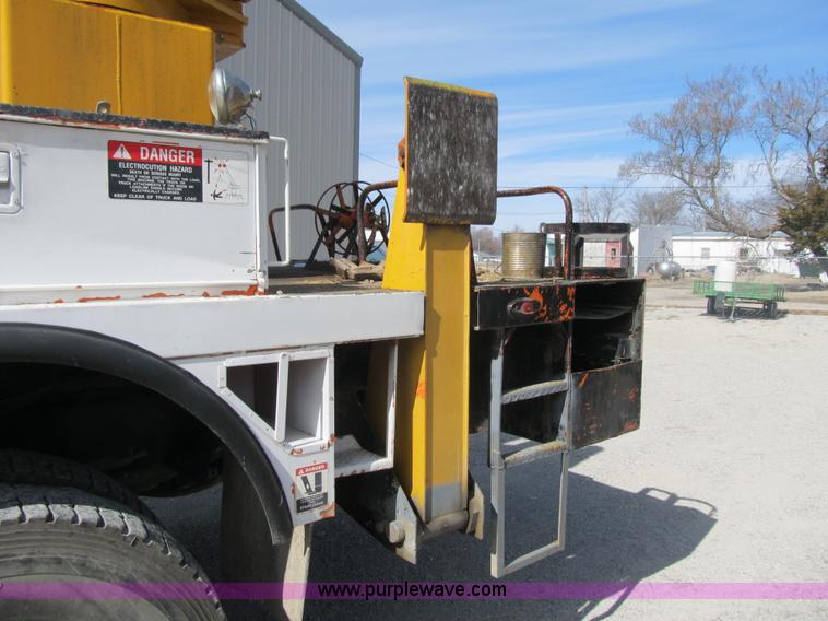 image for item F8974 1988 International 1854 digger derrick truck