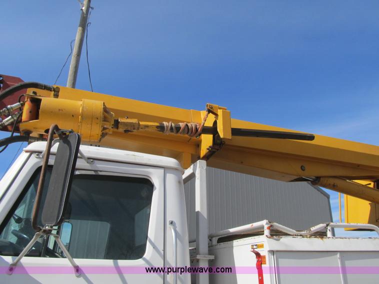 image for item F8974 1988 International 1854 digger derrick truck