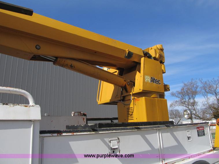 image for item F8974 1988 International 1854 digger derrick truck