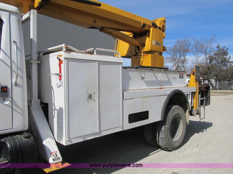 image for item F8974 1988 International 1854 digger derrick truck
