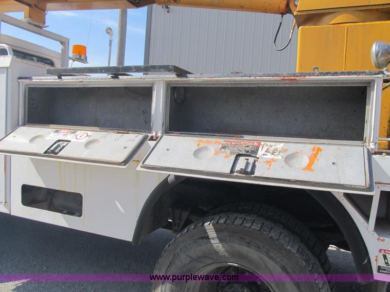 image for item F8974 1988 International 1854 digger derrick truck