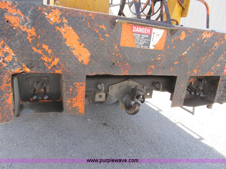 image for item F8974 1988 International 1854 digger derrick truck