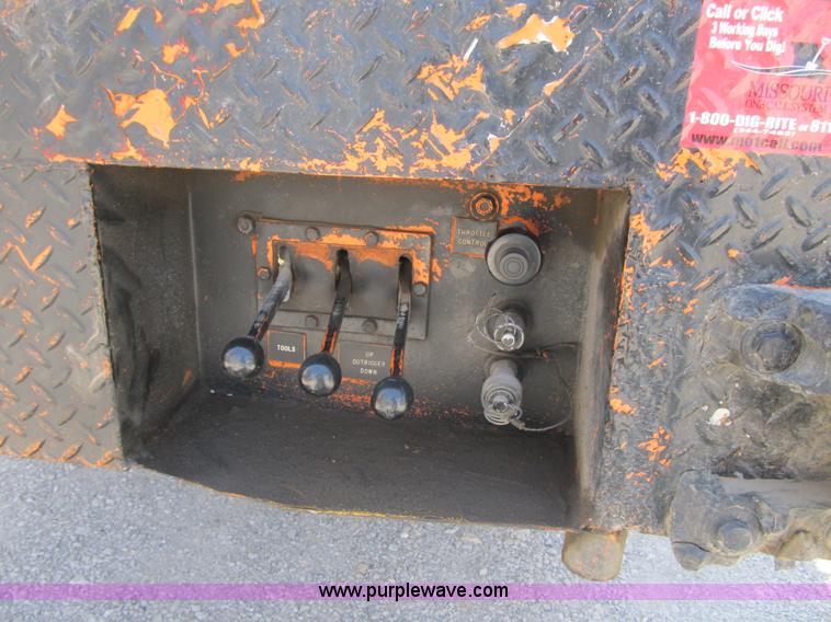 image for item F8974 1988 International 1854 digger derrick truck