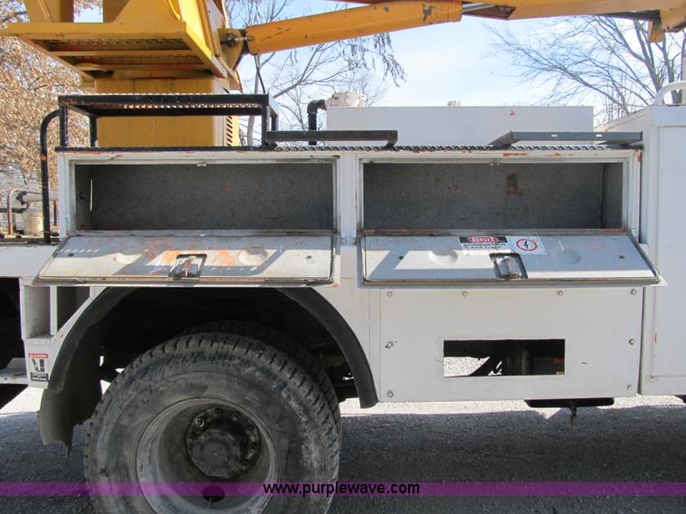 image for item F8974 1988 International 1854 digger derrick truck