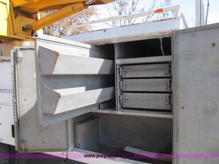 image for item F8974 1988 International 1854 digger derrick truck