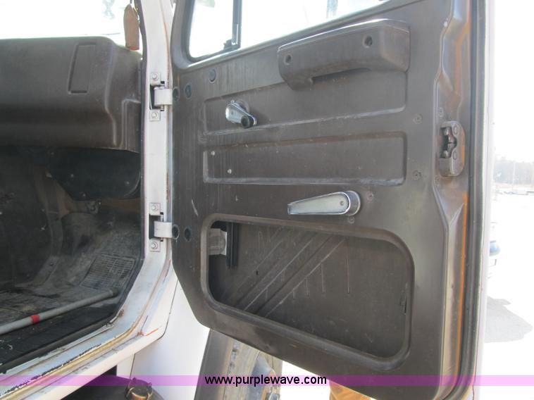 image for item F8974 1988 International 1854 digger derrick truck