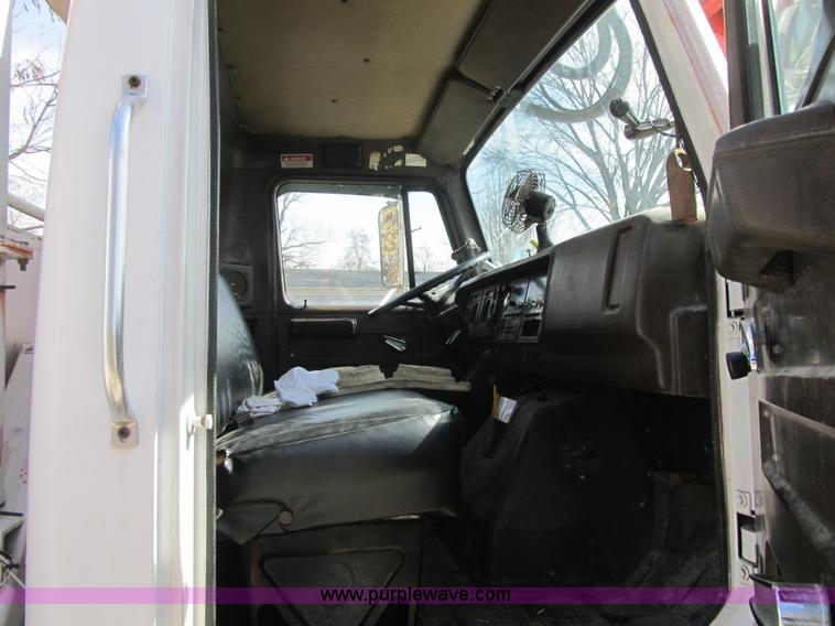 image for item F8974 1988 International 1854 digger derrick truck