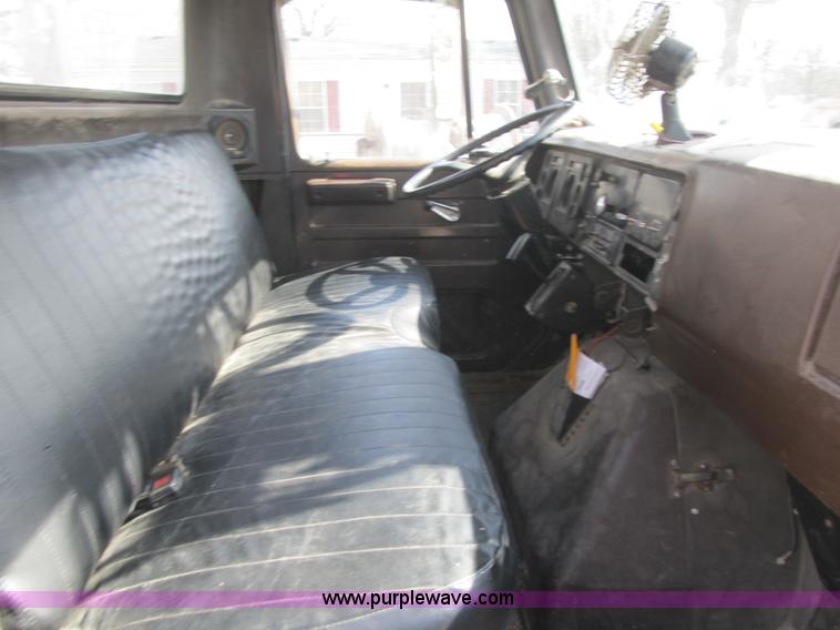 image for item F8974 1988 International 1854 digger derrick truck