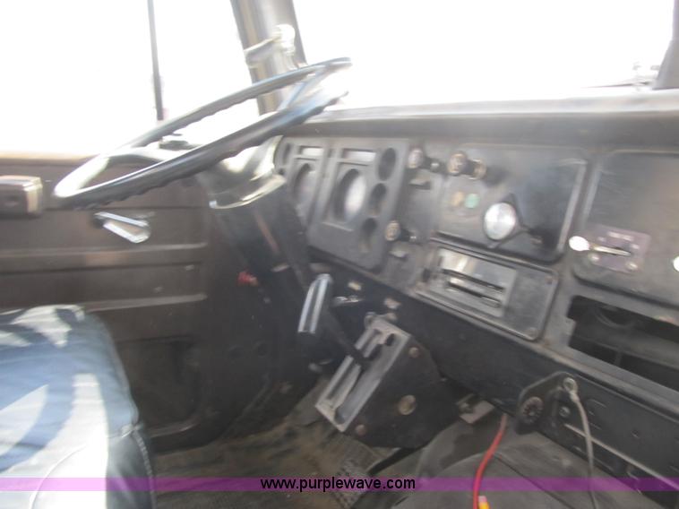 image for item F8974 1988 International 1854 digger derrick truck