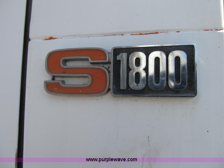 image for item F8974 1988 International 1854 digger derrick truck