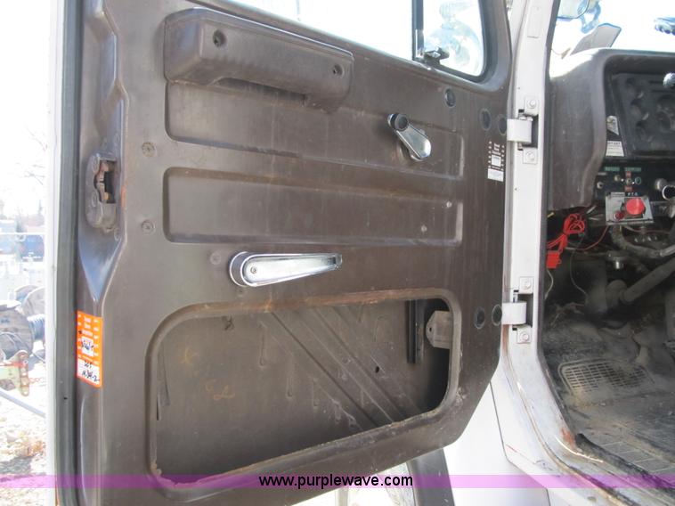 image for item F8974 1988 International 1854 digger derrick truck