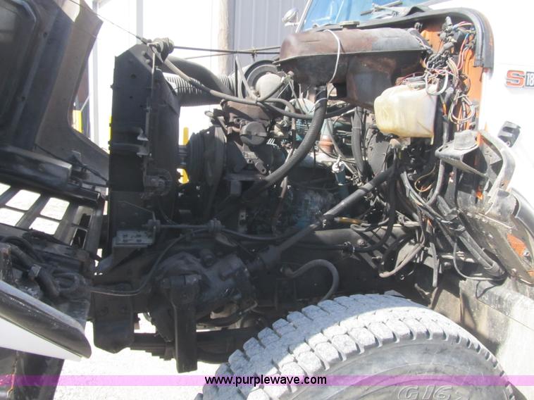 image for item F8974 1988 International 1854 digger derrick truck