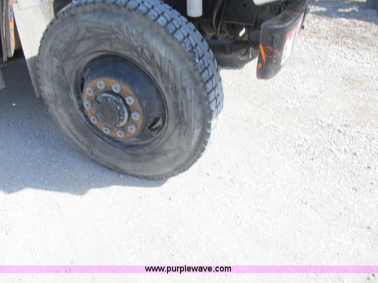 image for item F8974 1988 International 1854 digger derrick truck