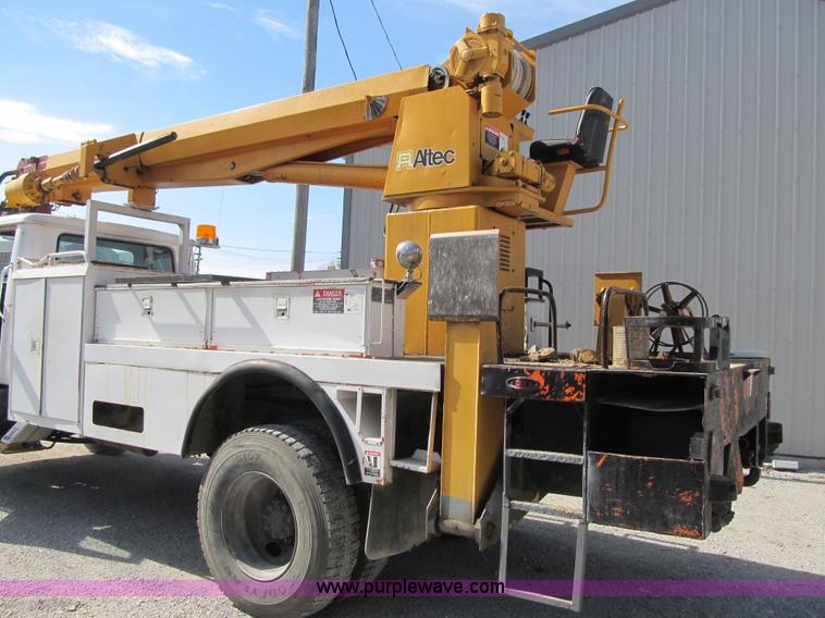 image for item F8974 1988 International 1854 digger derrick truck
