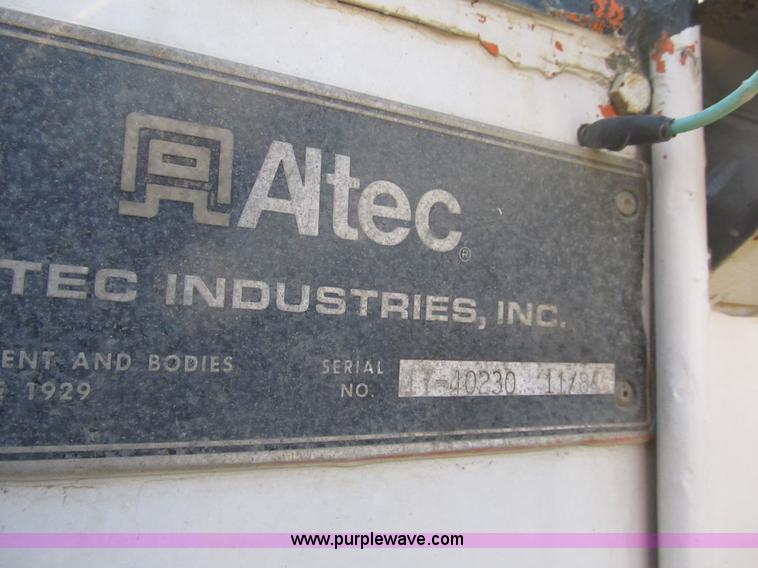 image for item F8974 1988 International 1854 digger derrick truck