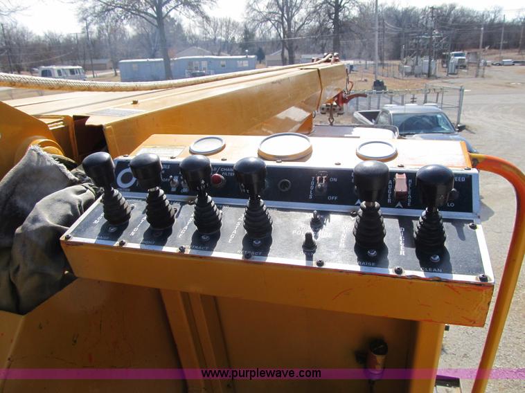 image for item F8974 1988 International 1854 digger derrick truck