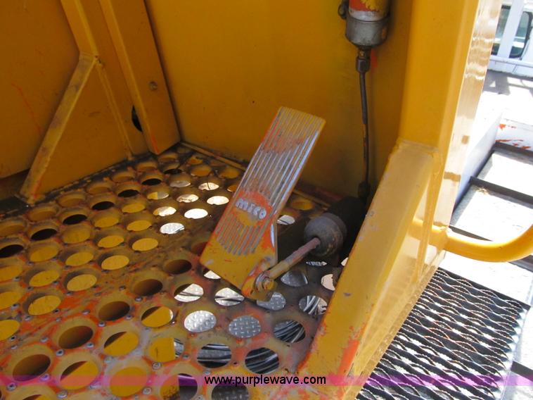 image for item F8974 1988 International 1854 digger derrick truck