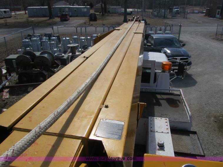 image for item F8974 1988 International 1854 digger derrick truck