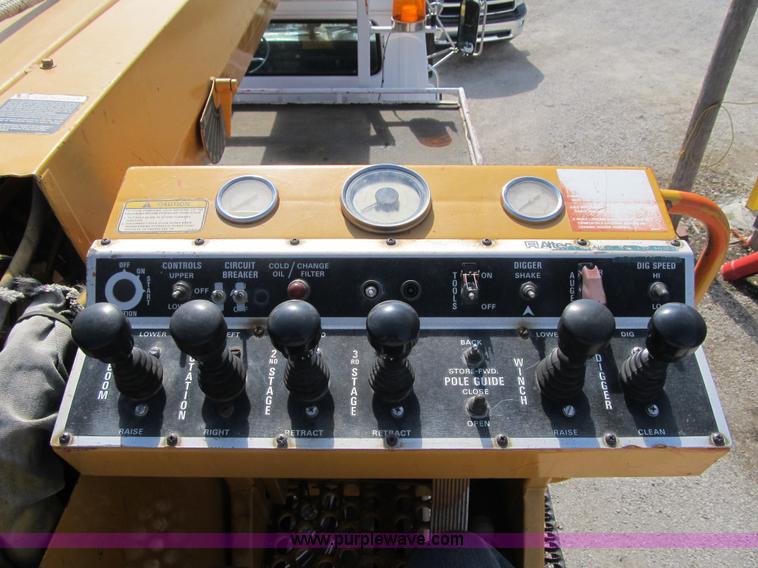 image for item F8974 1988 International 1854 digger derrick truck