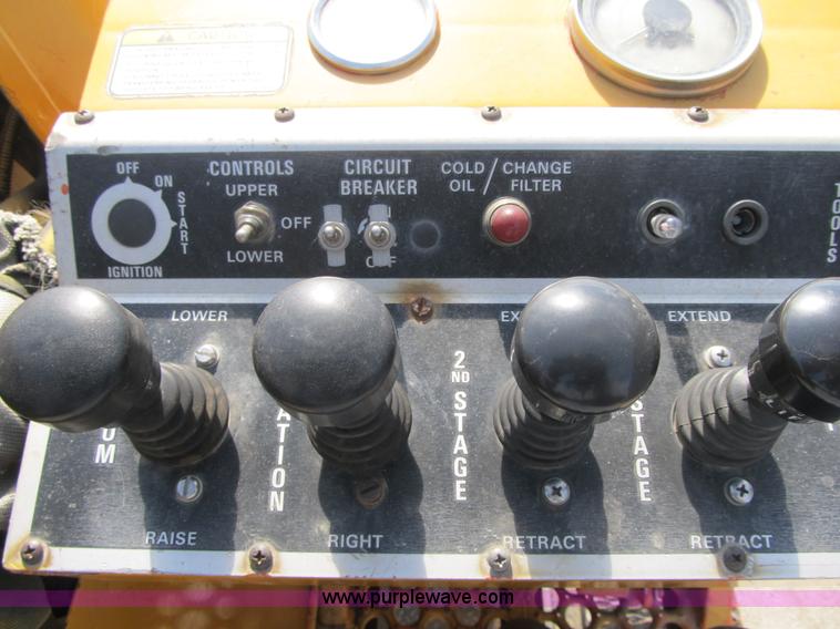 image for item F8974 1988 International 1854 digger derrick truck