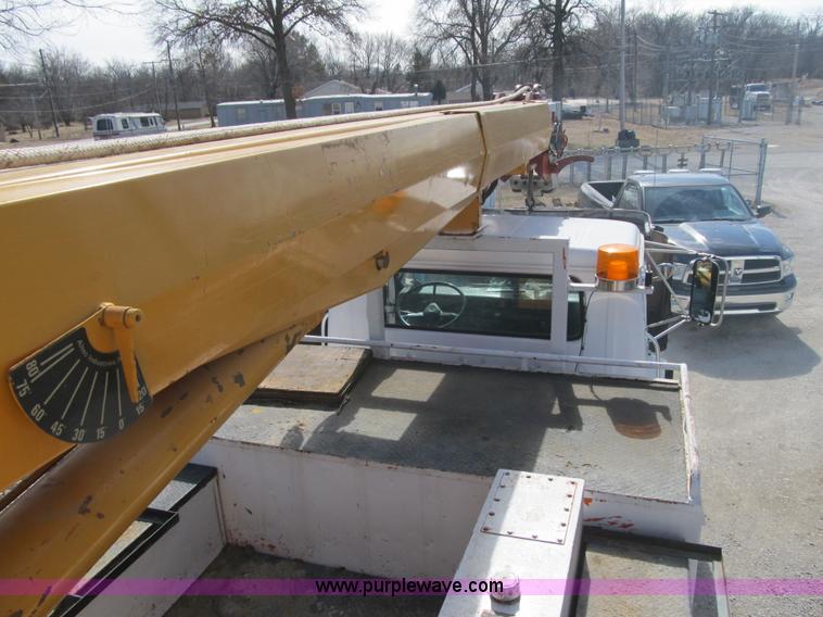 image for item F8974 1988 International 1854 digger derrick truck