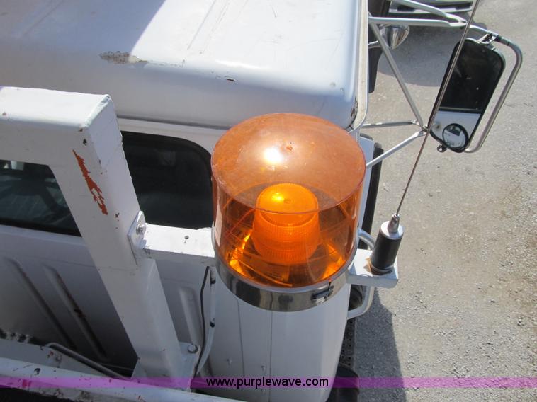 image for item F8974 1988 International 1854 digger derrick truck