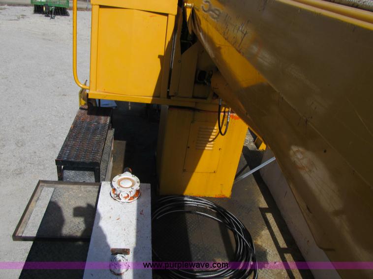 image for item F8974 1988 International 1854 digger derrick truck